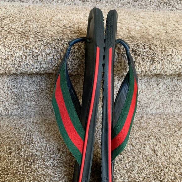 Gucci Men\'s Black Leather Thong Sandals. main image 6